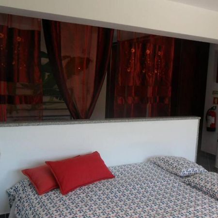 Studio Mira Abragao Luaran gambar